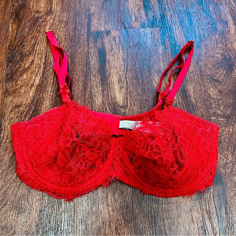 VS Red Lace Push Up Bra 36D - Picture 3 of 7